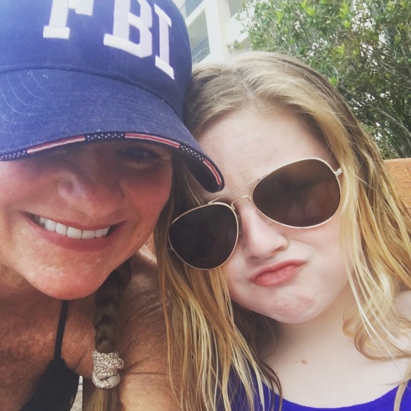 Meet your Posher, Amanda - Picture 2 of 3